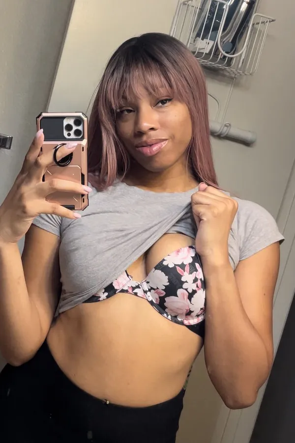 Dani Synclair's BabeWiki Profile