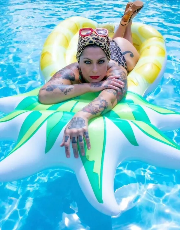 Danielle Colby's photo 7