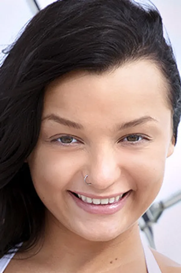 Daphne Klyde's photo 10