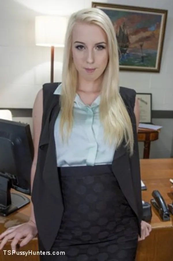 Darcie Belle's photo 5