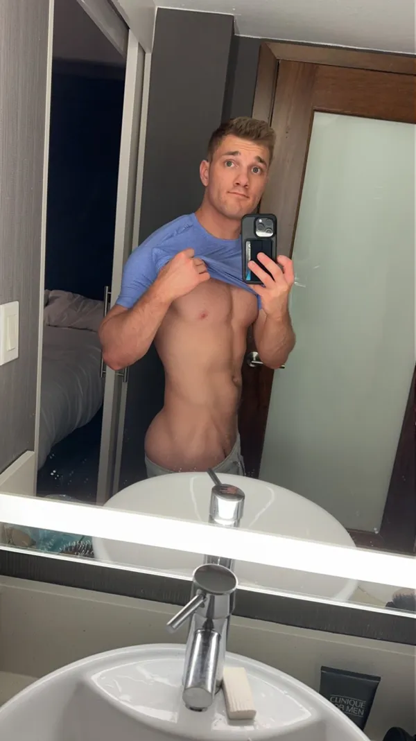 Declan Willow's BabeWiki Profile