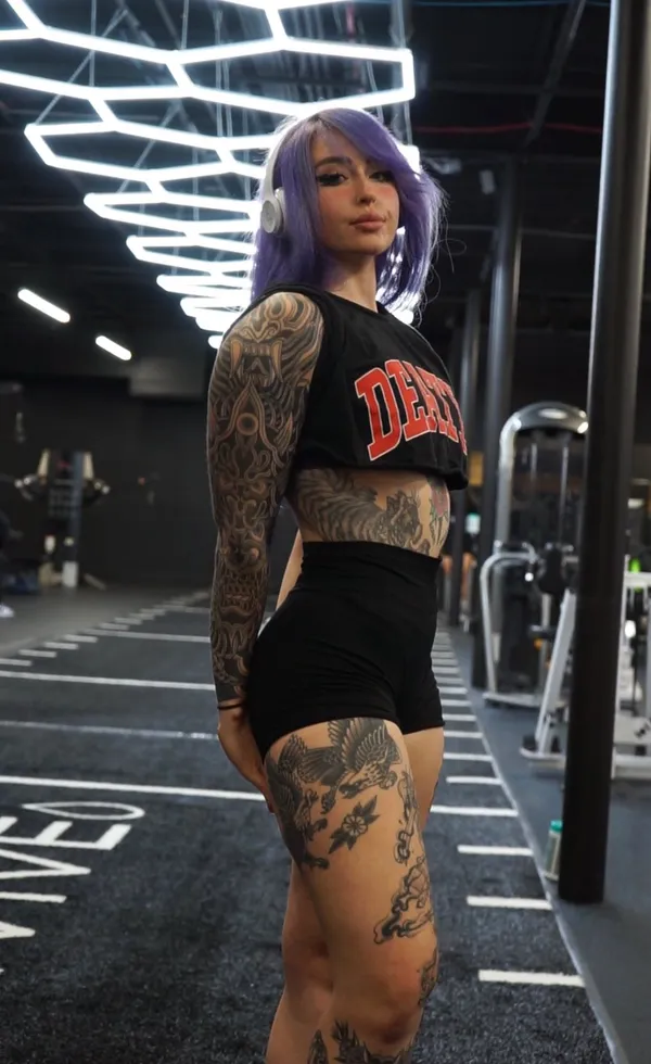 Delanie Strongwaifu's photo 4