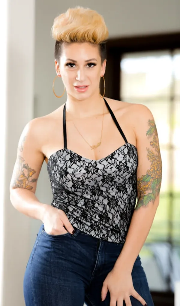 Della Dane's BabeWiki Profile