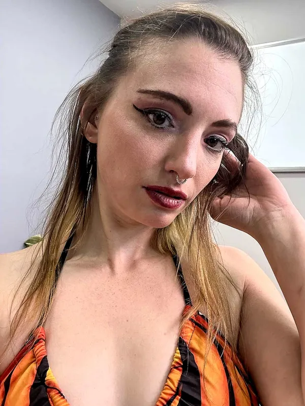 Dezirae's BabeWiki Profile