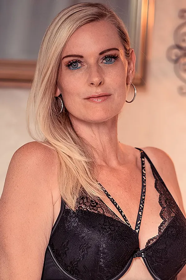 Dirty Tina's BabeWiki Profile