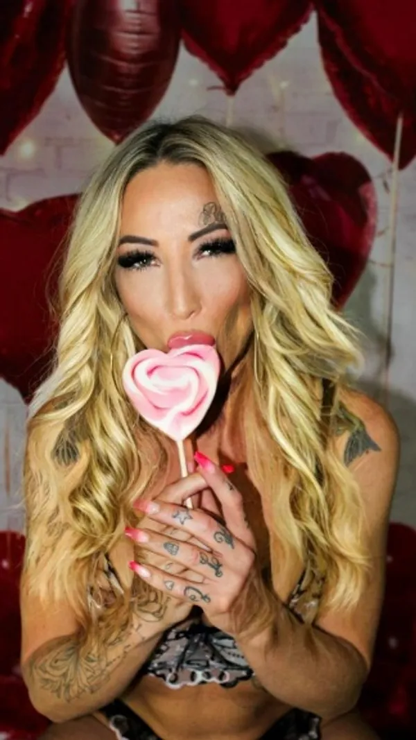 DirtyDeeJ's BabeWiki Profile