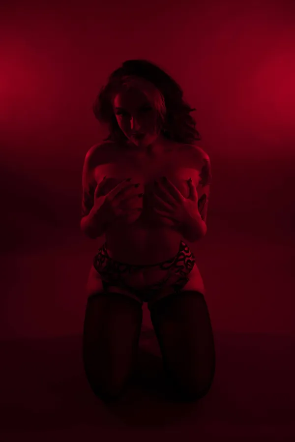 Donna Deluge's BabeWiki Profile