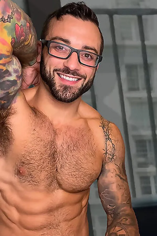 Drew Valentino's photo 6