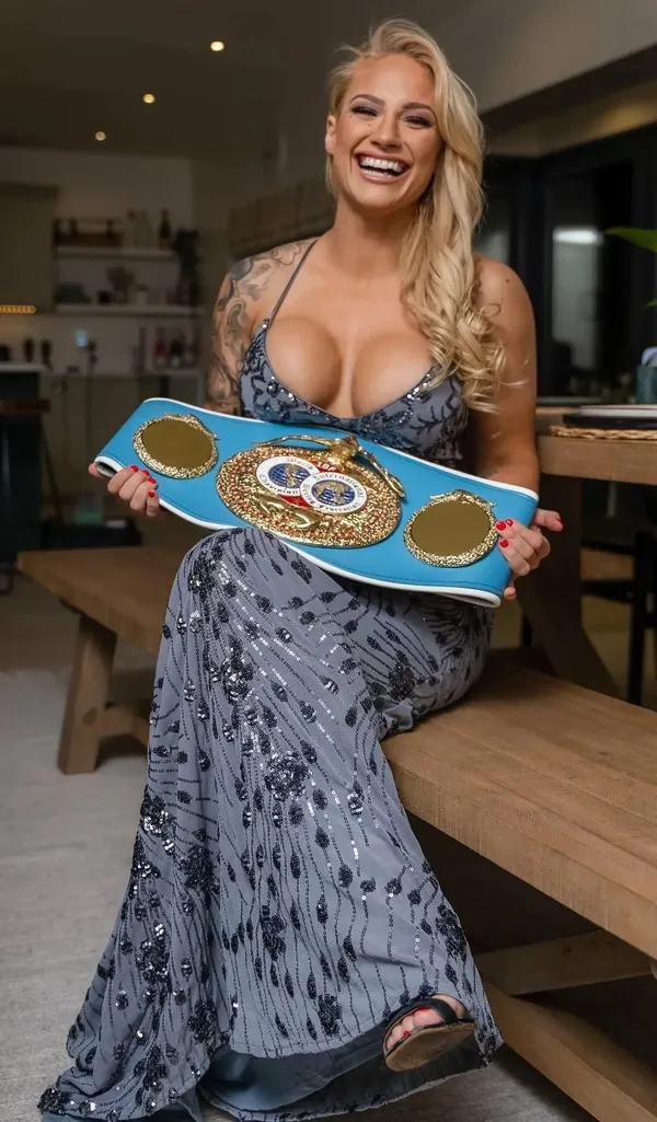 Ebanie Bridges's photo 6