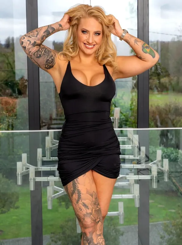 Ebanie Bridges's BabeWiki Profile