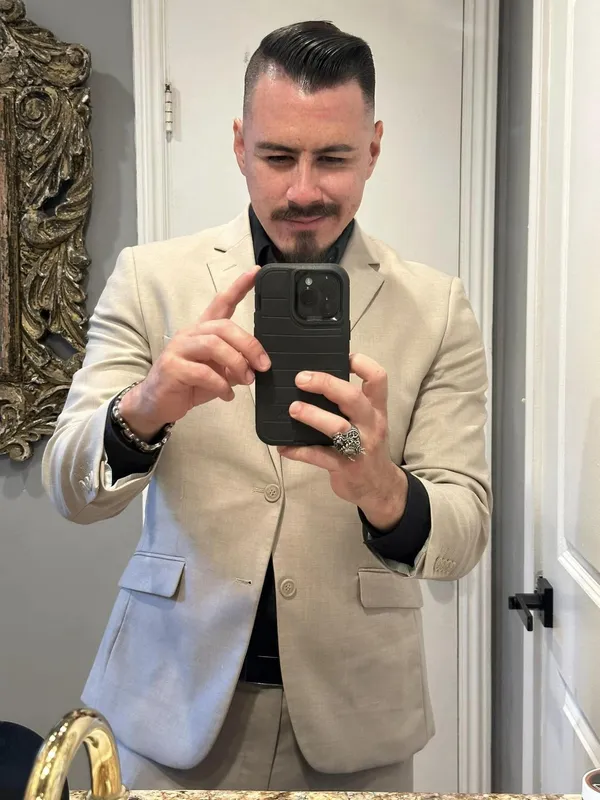 Ed Vz's BabeWiki Profile