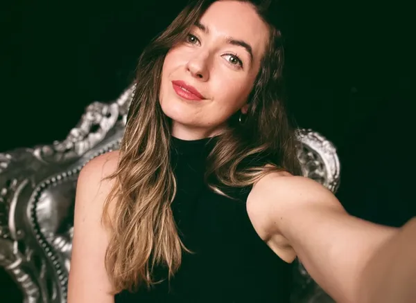 Electric April's photo 6