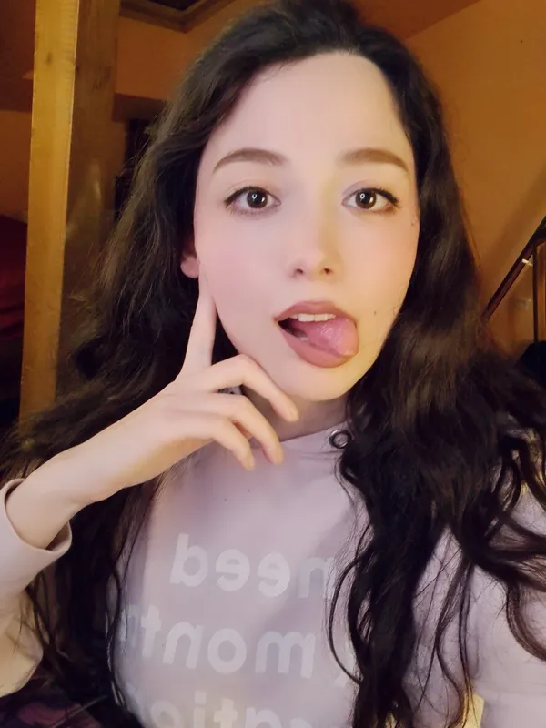 Elee Moon's BabeWiki Profile