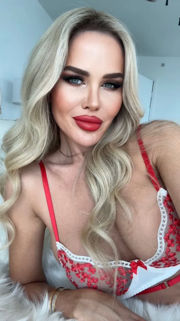 Elisa Bethann's BabeWiki Profile