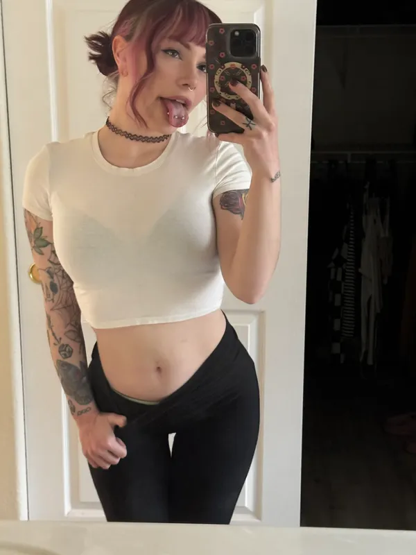 Elise Tails's BabeWiki Profile