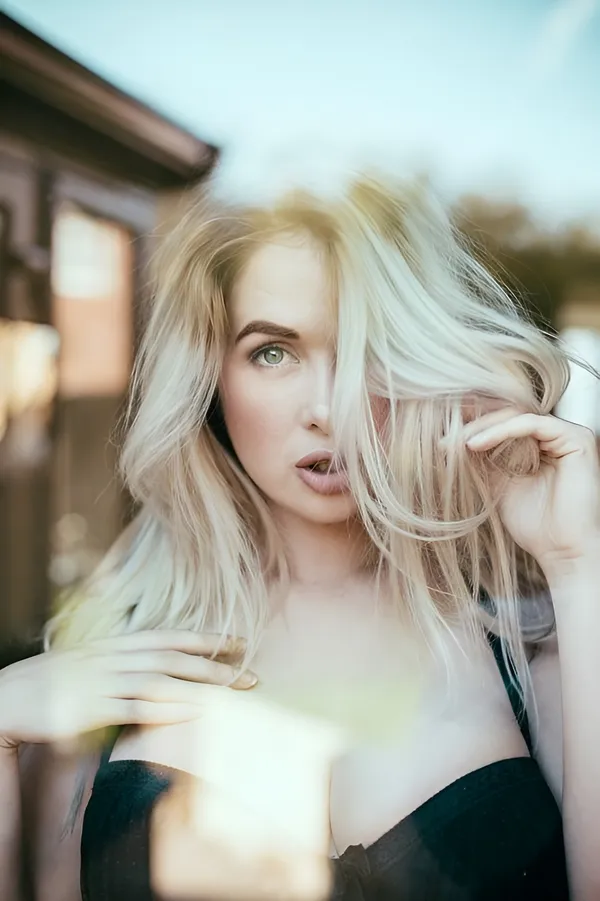 Elizzabeth James's BabeWiki Profile