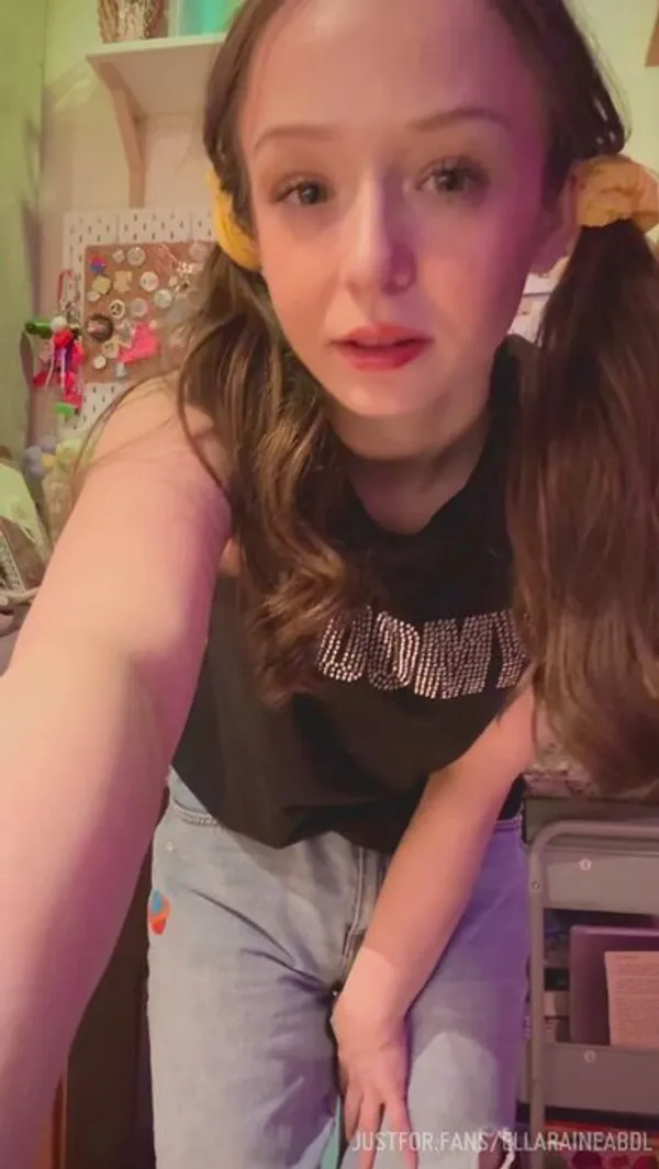 Ella Raine's photo 7