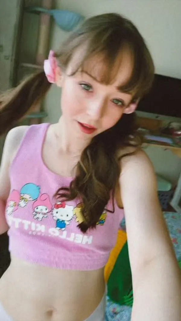 Ella Raine's photo 10