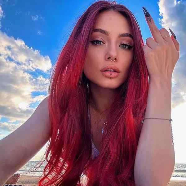 Elle Lovely's BabeWiki Profile