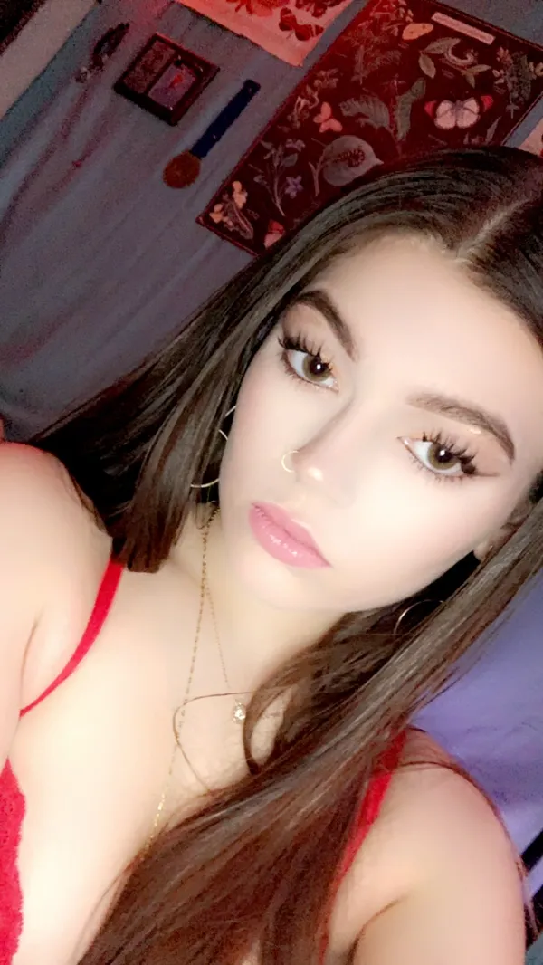 Elliana Smith's photo 3