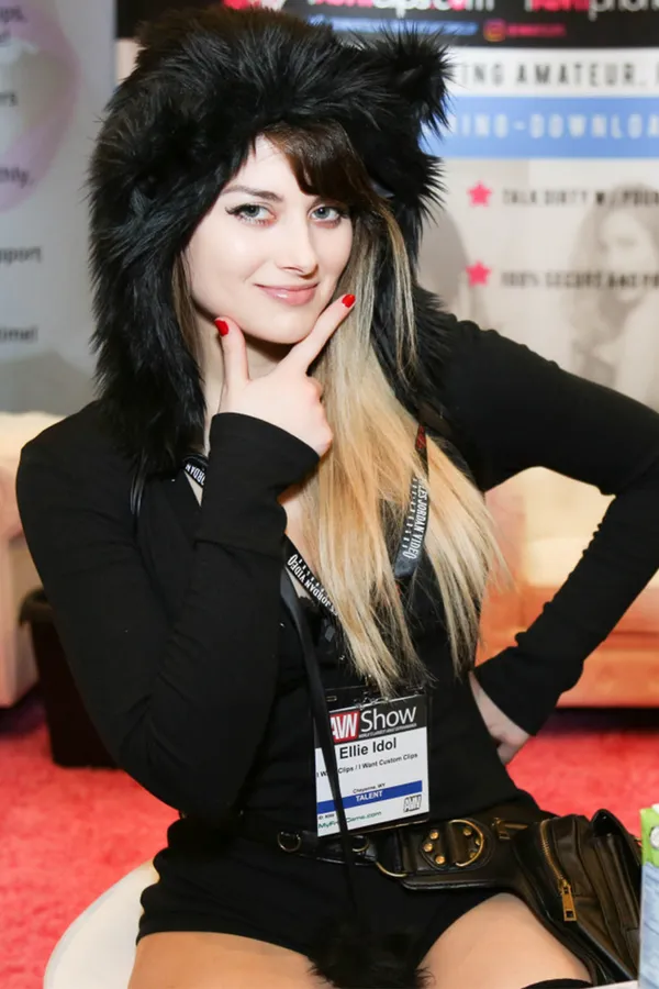 Ellie Idol's photo 6