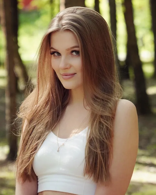 Ellie Moore's BabeWiki Profile