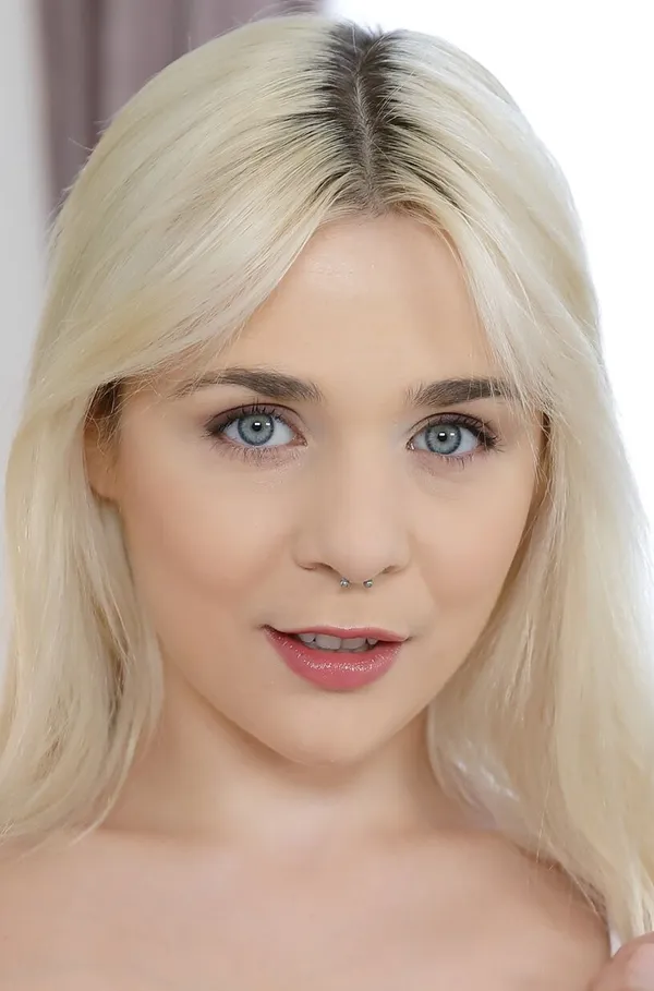 Ellie Shou's photo 4