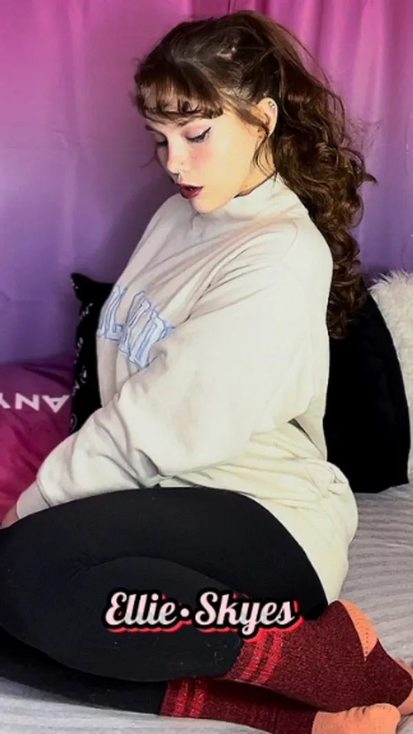 Ellie Skyes's photo 4