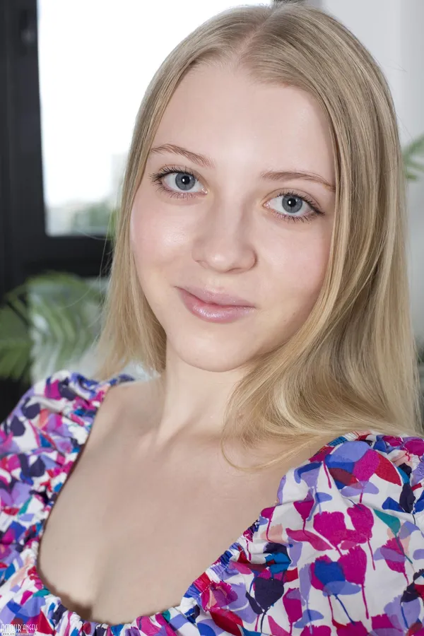 Elly Bloom's BabeWiki Profile