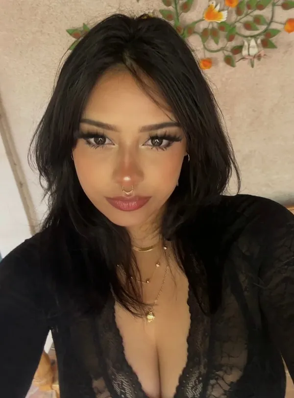 Elora (OnlyFans)'s photo 4