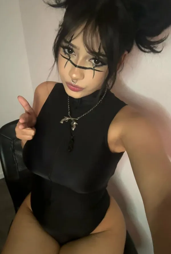 Elora (OnlyFans)'s photo 8