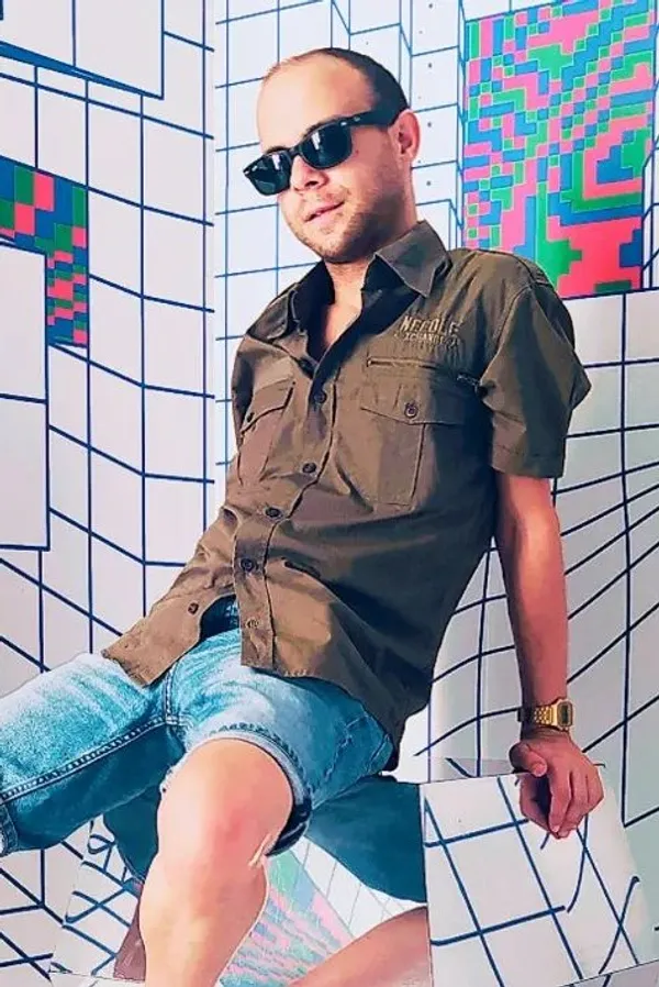 Eme_x69's BabeWiki Profile