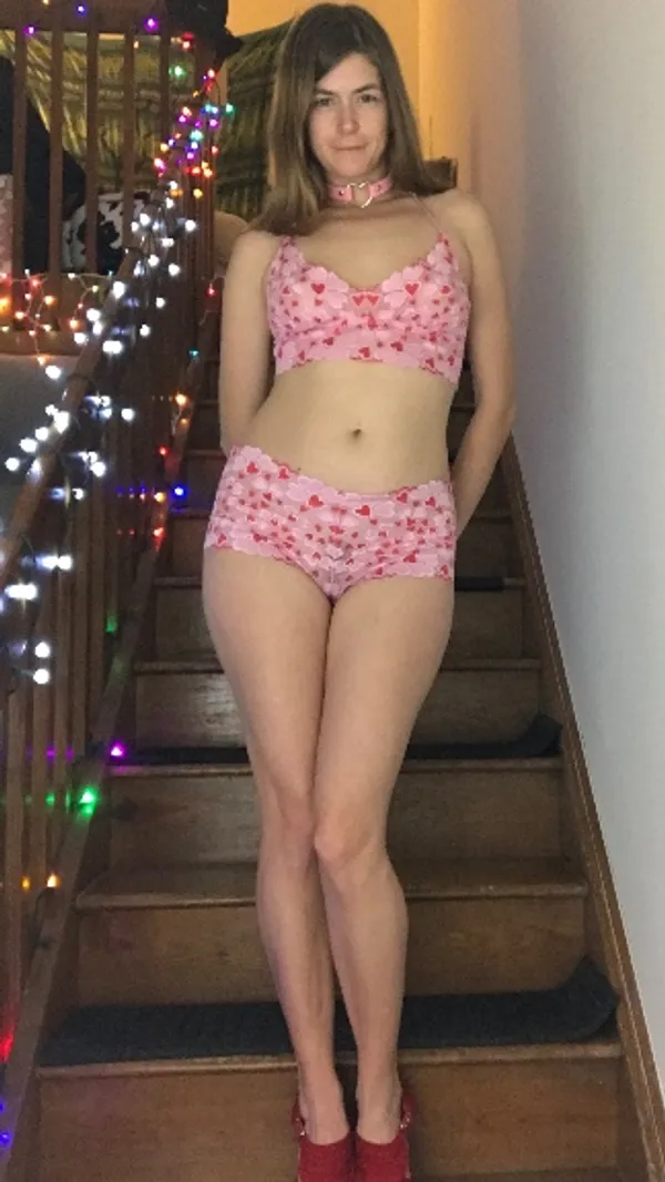 Emi Nicks's BabeWiki Profile