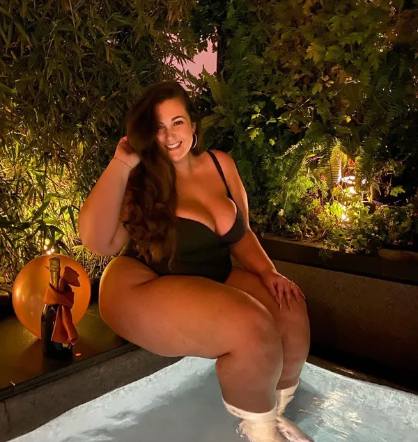 Emily Jones (Model)'s photo 6