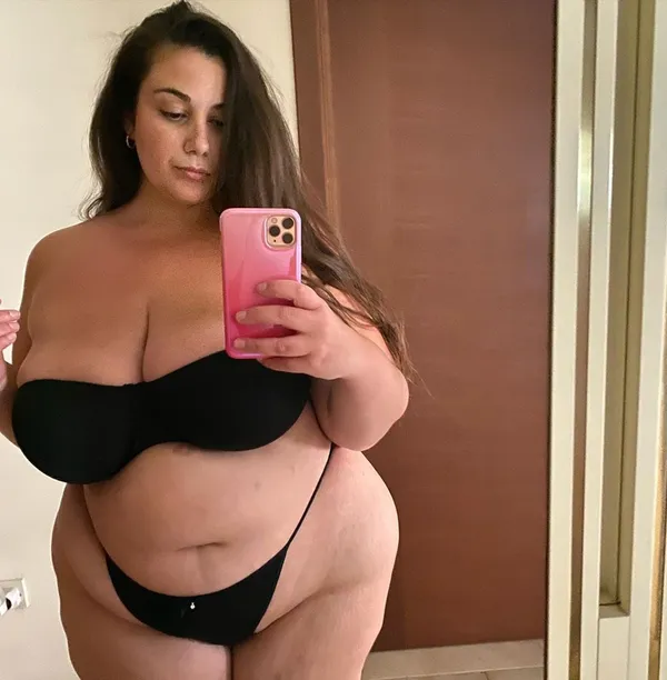 Emily Jones (Model)'s photo 8