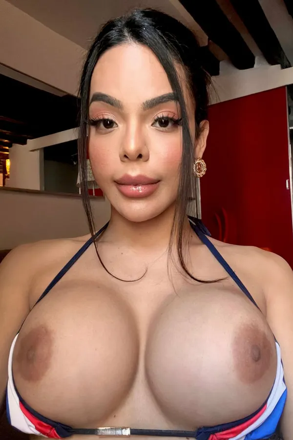 Emily Valentina's photo 3