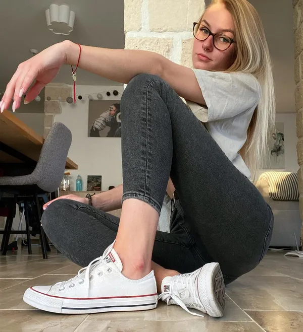 emmysfeetandsocks's photo 3