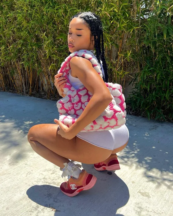 Essyonna's BabeWiki Profile