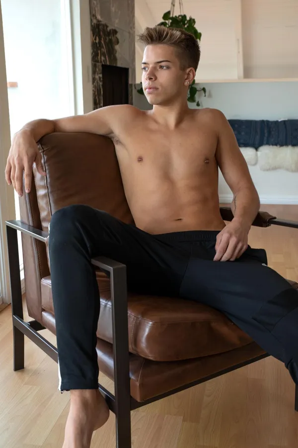 Evan Knoxx's BabeWiki Profile