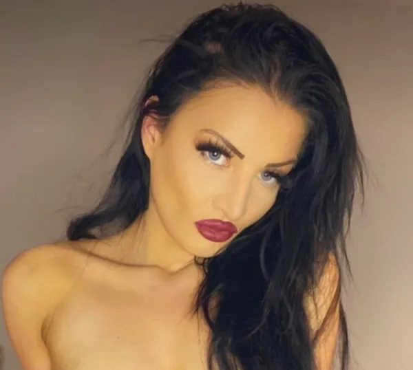 Evangeline Love's photo 5