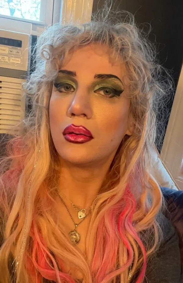 Eve Calx's BabeWiki Profile