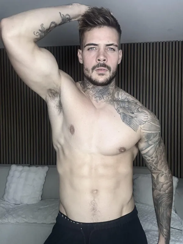 exclusiveleo's BabeWiki Profile