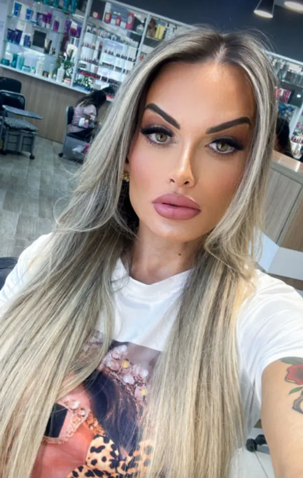 fabyzinhaoficial's BabeWiki Profile