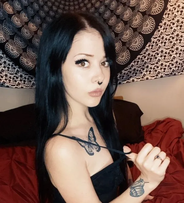 Faeriie Moons's BabeWiki Profile