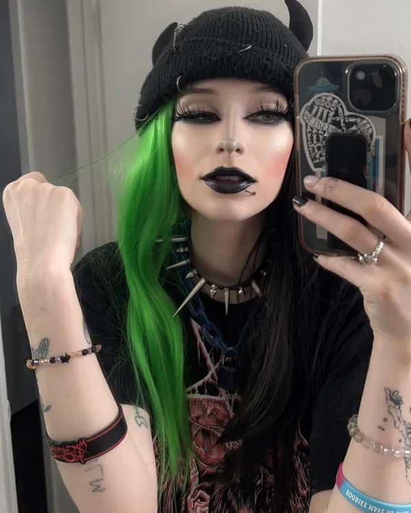 FeetieCutie's BabeWiki Profile