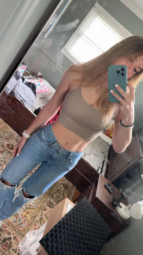 Felicity Smoak's photo 5