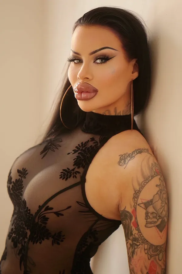 fetischbarbie's BabeWiki Profile