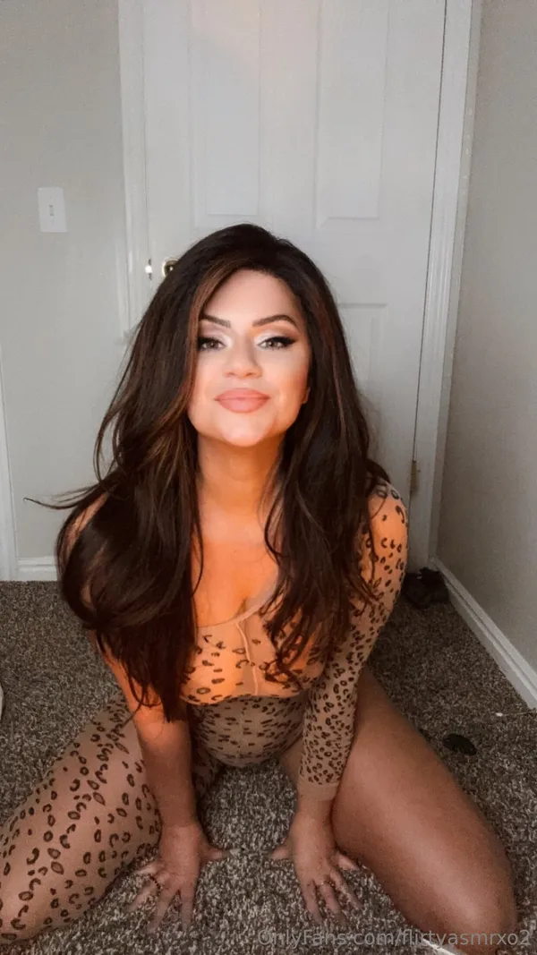 Flirty ASMR's photo 5