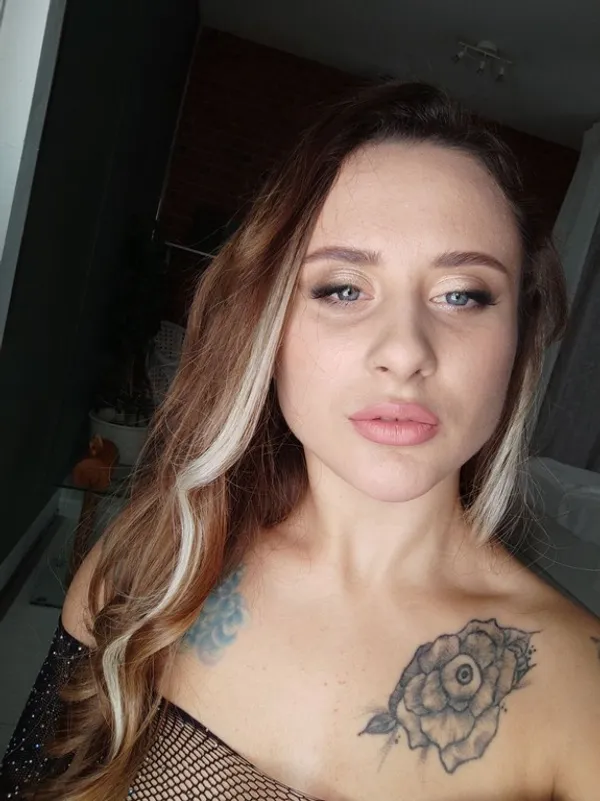 Foxy Elise's BabeWiki Profile