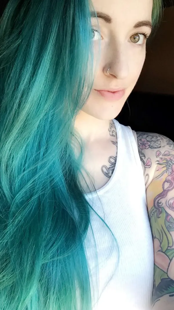 Foxy Farrah's BabeWiki Profile